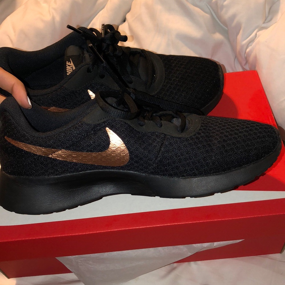 Nike tanjun shoes
